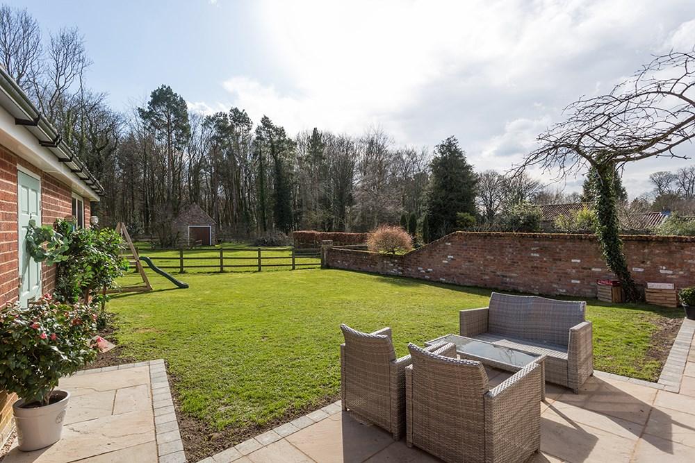 Main Street, SuttonontheForest, York, YO61 5 bed detached house £
