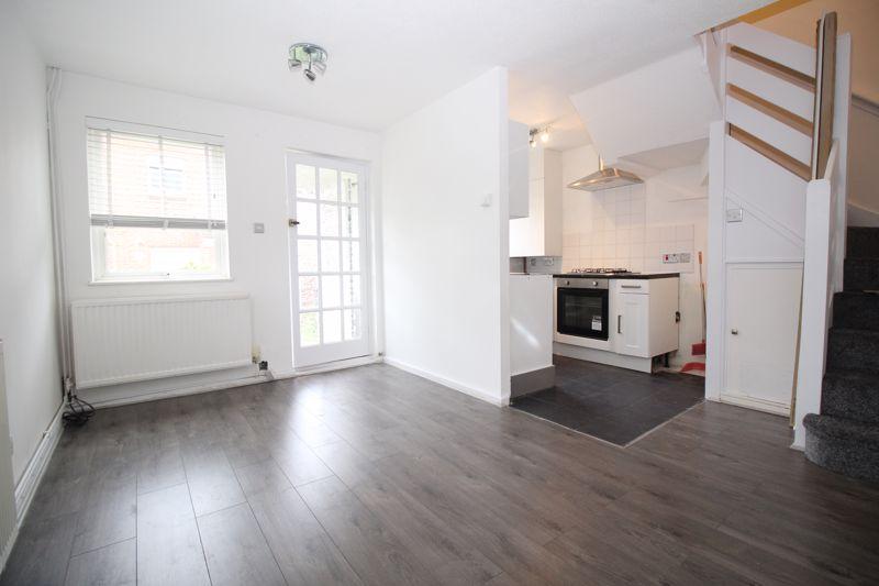Kenilworth Close, Crawley 1 bed terraced house £950 pcm (£219 pw)