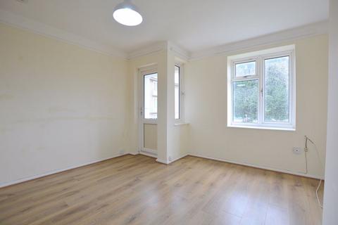 1 bedroom apartment to rent, Grove Avenue, Pinner