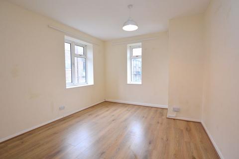 1 bedroom apartment to rent, Grove Avenue, Pinner