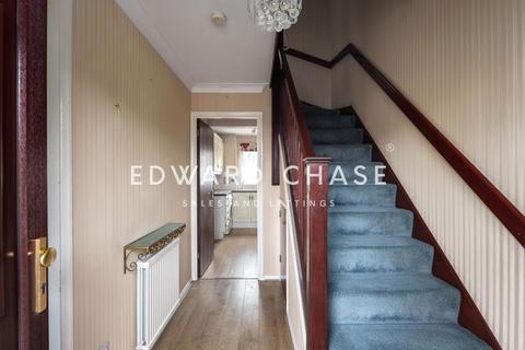 3 bedroom terraced house to rent, Trafford Close, Hainault, IG6