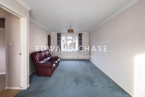 3 bedroom terraced house to rent, Trafford Close, Hainault, IG6