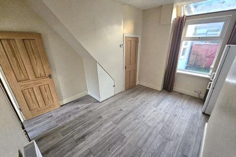 2 bedroom terraced house to rent, Ollier Avenue, Longsight, Manchester, M12