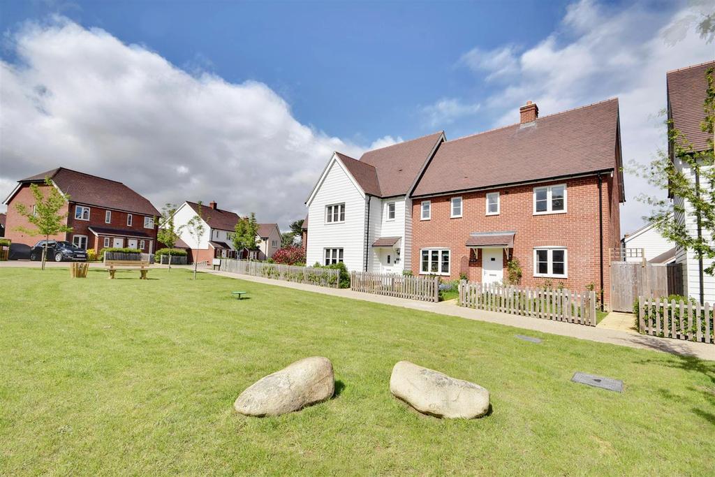 Cricketers Field, Northiam 3 bed semidetached house £415,000