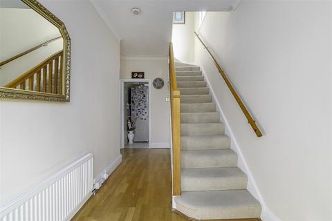 395 Bury Street West, London, N9 9JR
