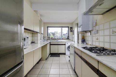 395 Bury Street West, London, N9 9JR