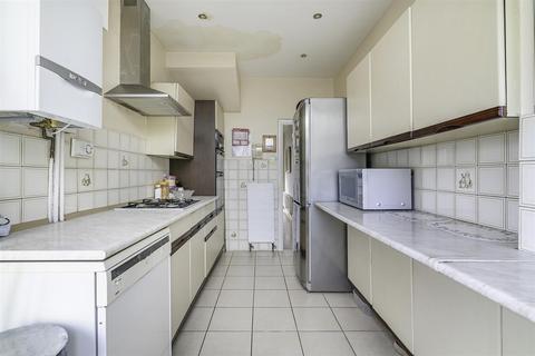395 Bury Street West, London, N9 9JR