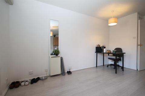 76 Vellum Drive, Carshalton, SM5 2TS