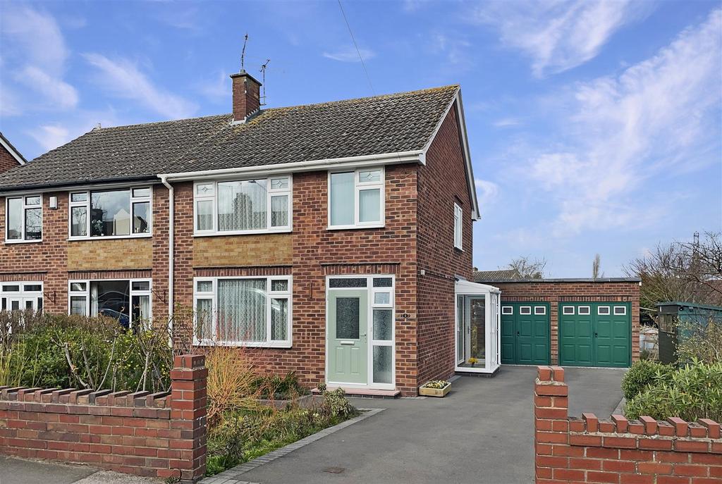 New Road, Ash Green, Coventry 3 bed semidetached house £260,000