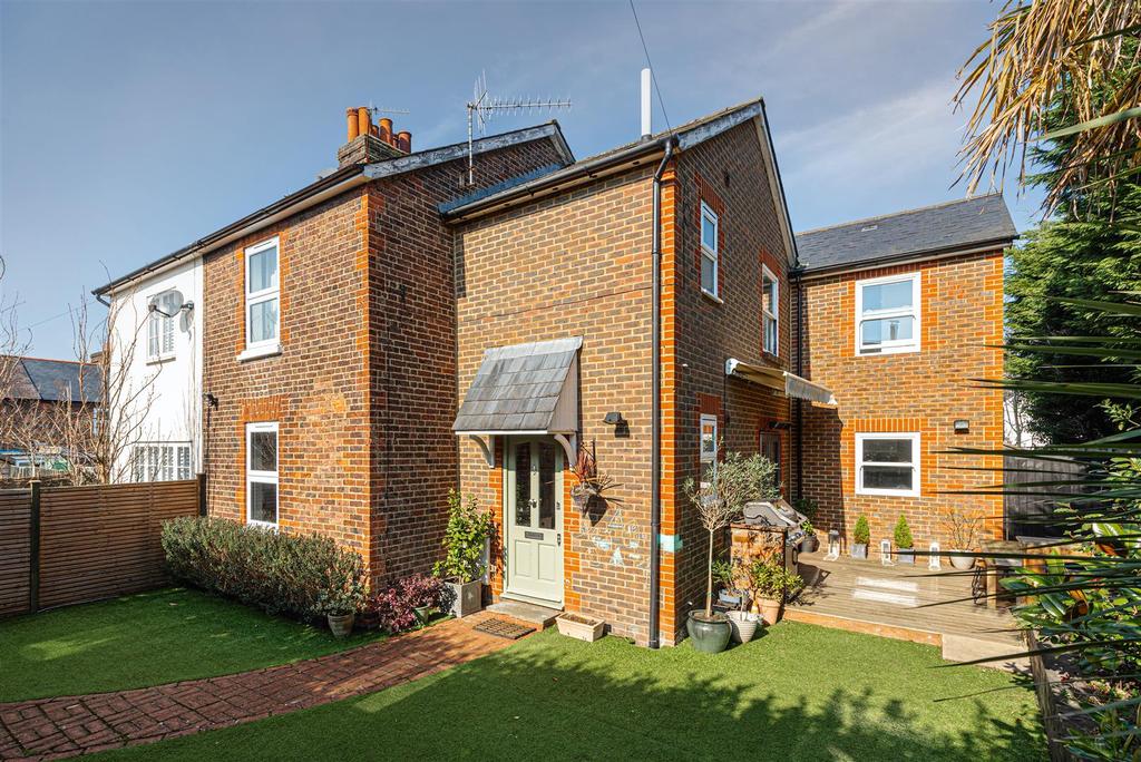Nutley Lane, Reigate 4 bed house £850,000