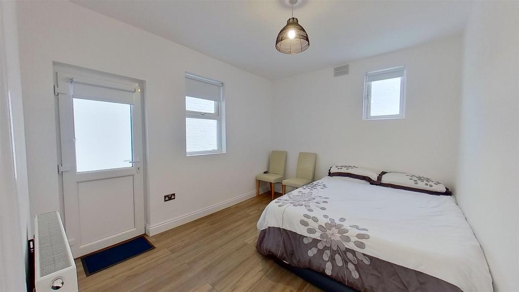 Westbrook Road, Margate 2 bed £1,000 pcm (£231 pw)