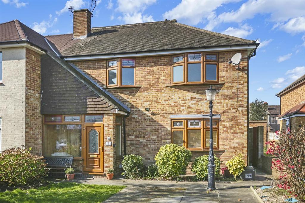 Dorothy Evans Close, Bexleyheath 4 bed semidetached house £500,000