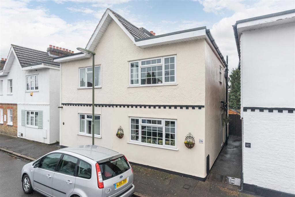 Primrose Road, Hersham, WaltonOnThames 2 bed semidetached house £