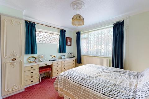 2 bedroom detached bungalow for sale - Holly Gardens, Margate