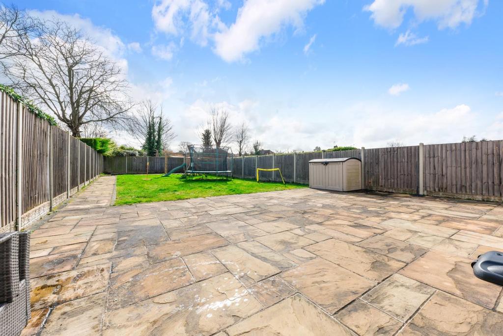 Roundwood Way, Banstead 4 bed semidetached house £825,000