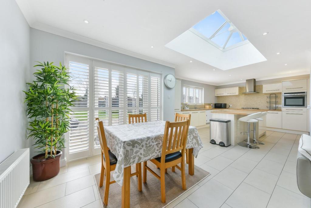 Roundwood Way, Banstead 4 bed semidetached house £825,000