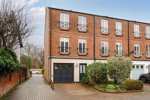 2 Amber Court, 100 Richmond Road, London, SW20 0PD