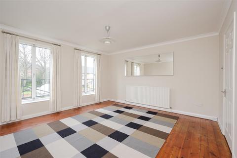 2 Amber Court, 100 Richmond Road, London, SW20 0PD