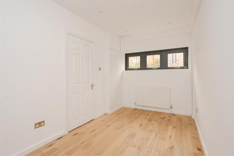 2 Amber Court, 100 Richmond Road, London, SW20 0PD