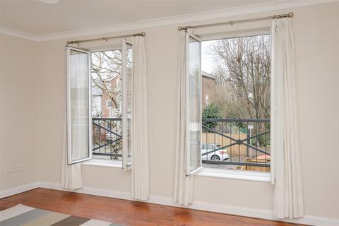 2 Amber Court, 100 Richmond Road, London, SW20 0PD