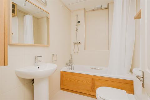 2 Amber Court, 100 Richmond Road, London, SW20 0PD