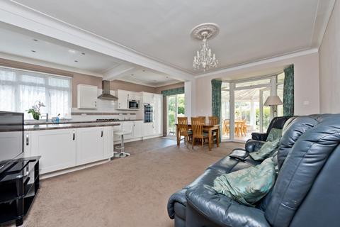 17 West Mead, Epsom, KT19 0BJ