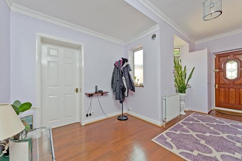 17 West Mead, Epsom, KT19 0BJ