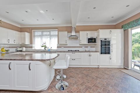 17 West Mead, Epsom, KT19 0BJ