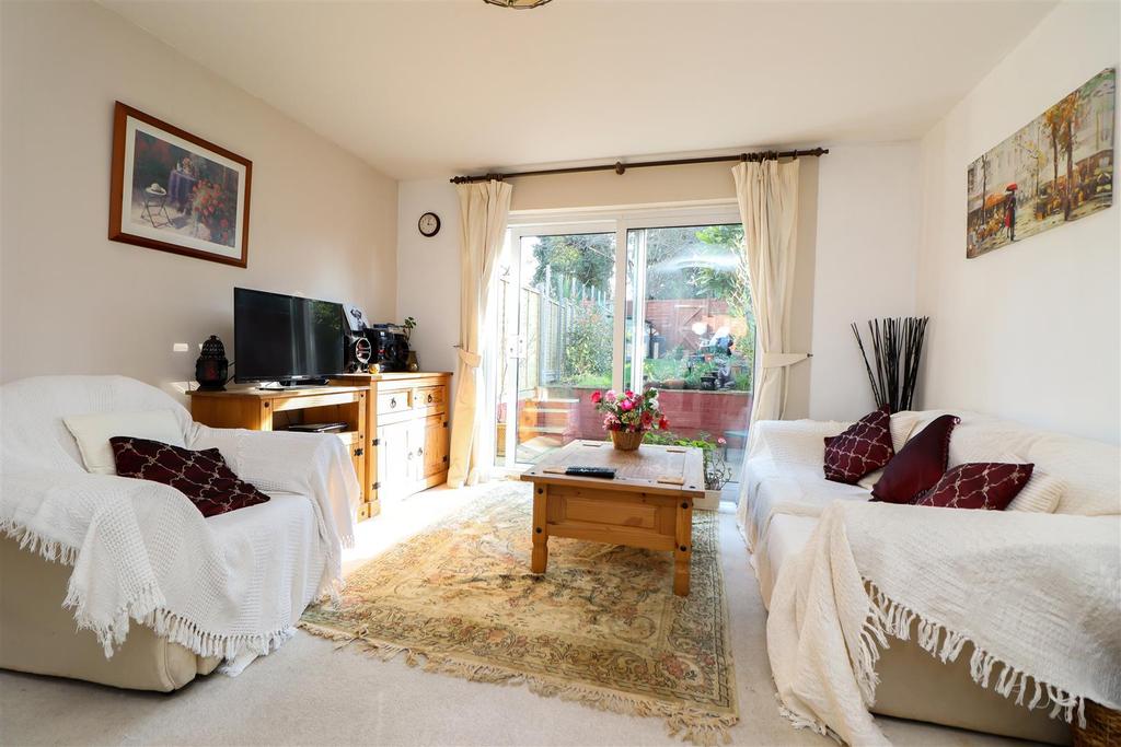 Drake Close, Horsham 2 bed terraced house £325,000