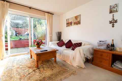 89 Drake Close, Horsham, RH12 5UD
