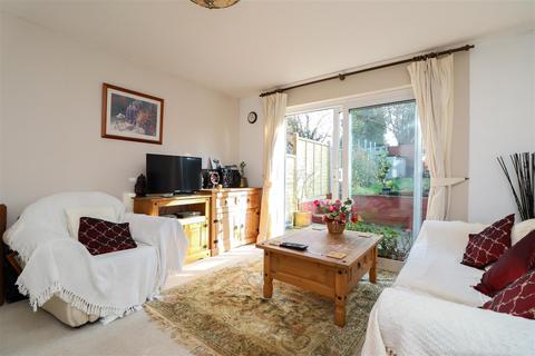 89 Drake Close, Horsham, RH12 5UD