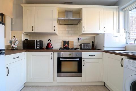 89 Drake Close, Horsham, RH12 5UD