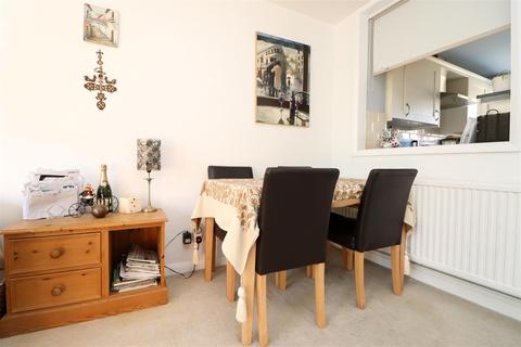 89 Drake Close, Horsham, RH12 5UD