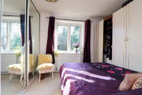 89 Drake Close, Horsham, RH12 5UD