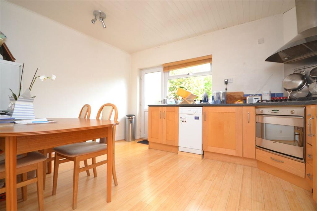 Sidney Road, St Margarets village 2 bed £1,700 pcm (£392 pw)