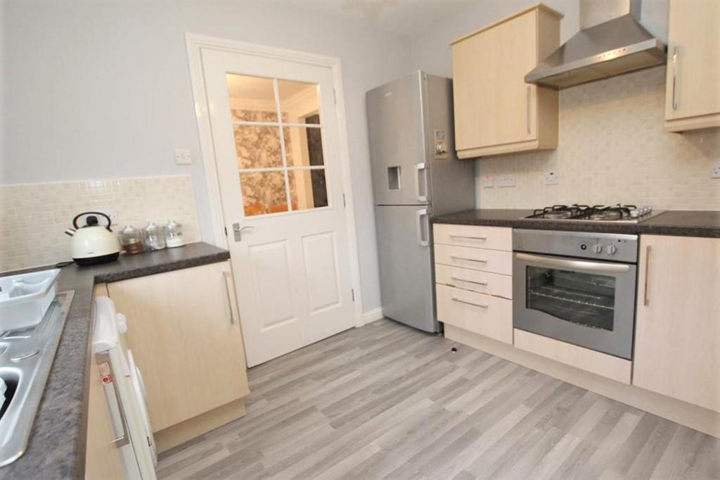 Paddock Drive, Carluke 3 bed semidetached house £157,500