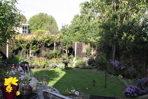 1 Heatherside Road, Epsom, KT19 9QS