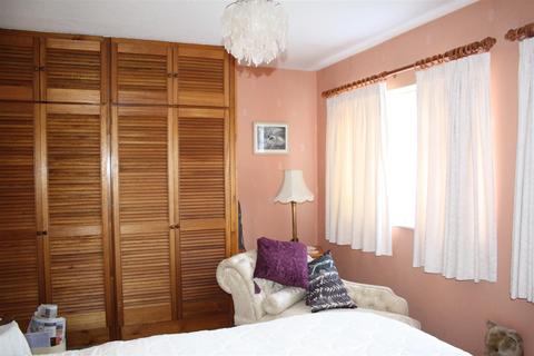 1 Heatherside Road, Epsom, KT19 9QS
