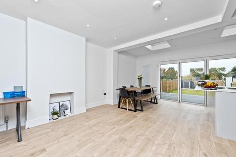 15 Ewell By Pass, Epsom, KT17 2PZ