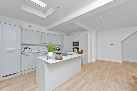 15 Ewell By Pass, Epsom, KT17 2PZ