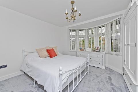 15 Ewell By Pass, Epsom, KT17 2PZ