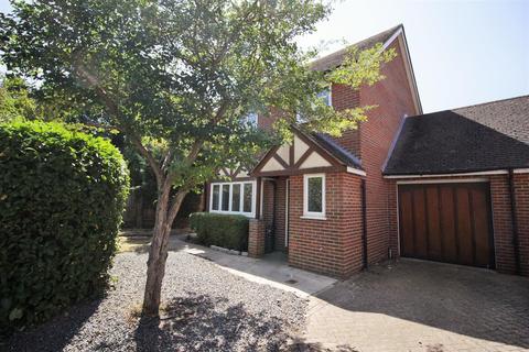 12 Bluegates, Ewell, Epsom, KT17 2SA