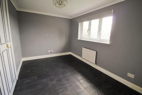 12 Bluegates, Ewell, Epsom, KT17 2SA