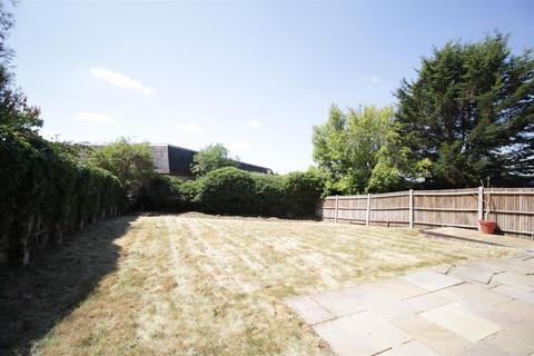 12 Bluegates, Ewell, Epsom, KT17 2SA