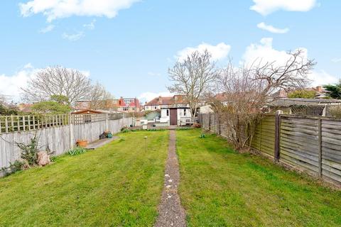 69 Stoneleigh Avenue, Worcester Park, KT4 8XY