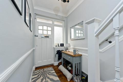 69 Stoneleigh Avenue, Worcester Park, KT4 8XY