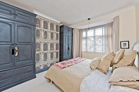 69 Stoneleigh Avenue, Worcester Park, KT4 8XY