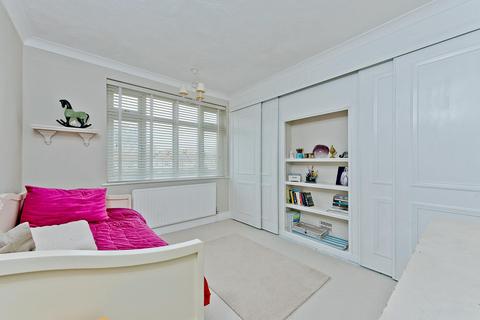 69 Stoneleigh Avenue, Worcester Park, KT4 8XY