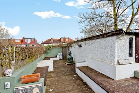 69 Stoneleigh Avenue, Worcester Park, KT4 8XY