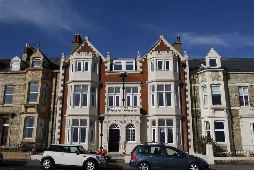 57 Beverley Terrace, Cullercoats 3 bed apartment £995 pcm (£230 pw)